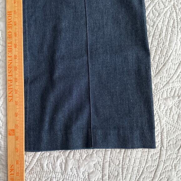 Larry Levine Classic Stretch Center Seam Wide Leg Bootcut Jeans Sz 8 Dark Denim - Picture 9 of 10